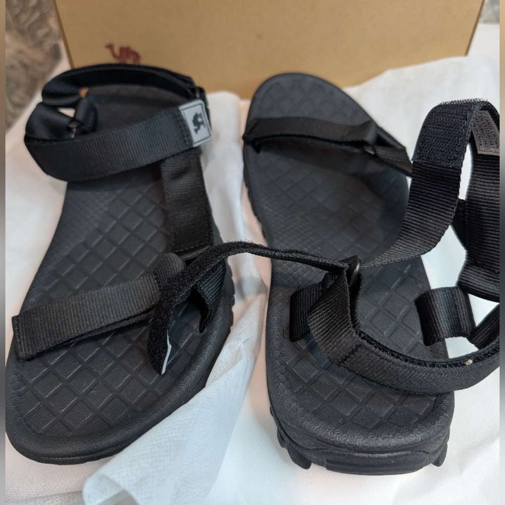 NEW Men’s Camel Crown Black Athletic Sandals Size 8.5